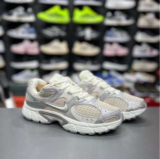 کتونی وارداتی نایک وی فایو کی مسترکوالیتی Nike v5k runساخت ویتنام وارداتی سایز۳۷الی45ست جذاب زنانه و مردانه نایک V5kضمانت کیفیت کالا فروش تکی و عمده