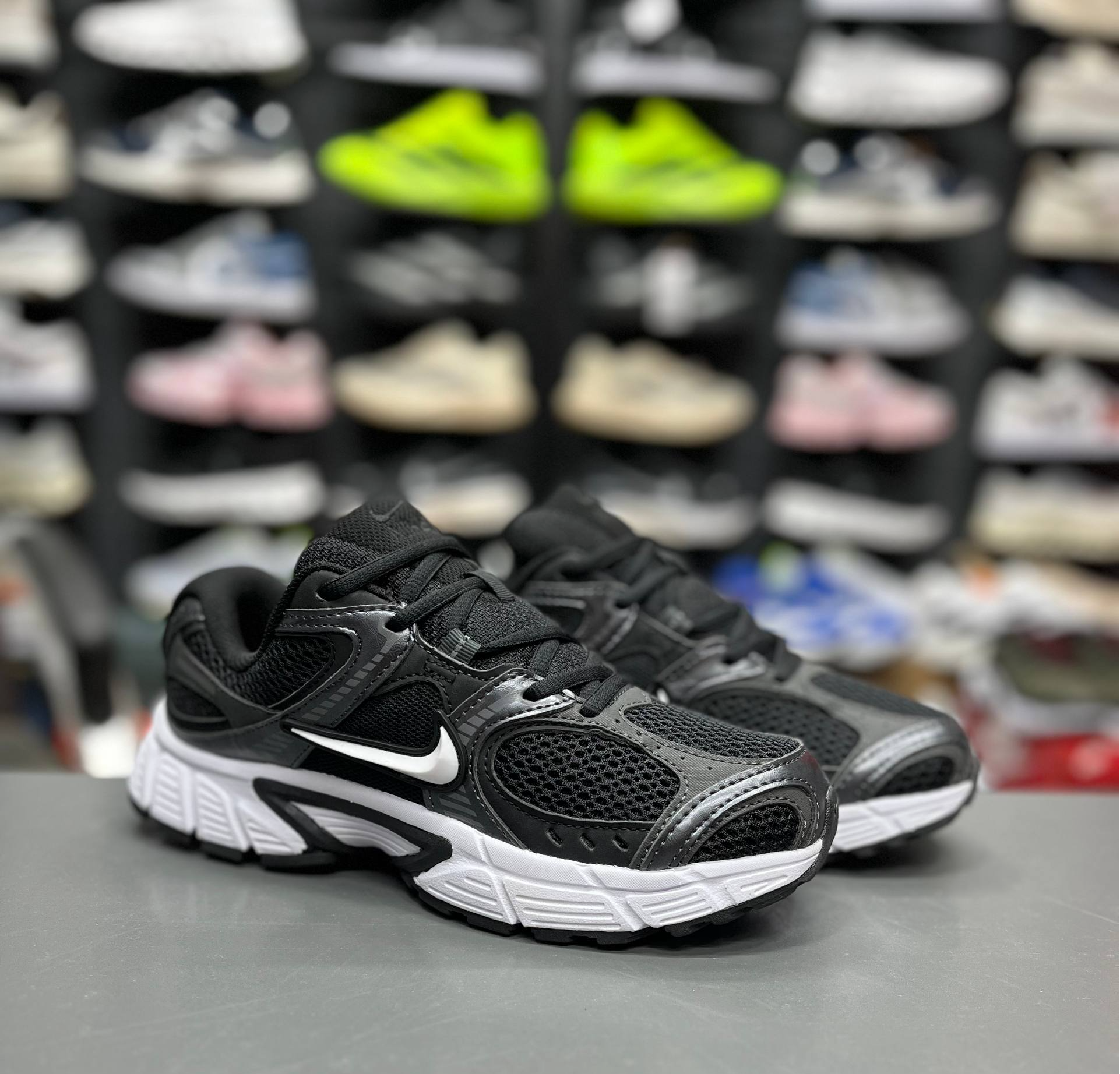 کتونی وارداتی نایک وی فایو کی مسترکوالیتی Nike v5k runساخت ویتنام وارداتی سایز۳۷الی45ست جذاب زنانه و مردانه نایک V5kضمانت کیفیت کالا فروش تکی و عمده