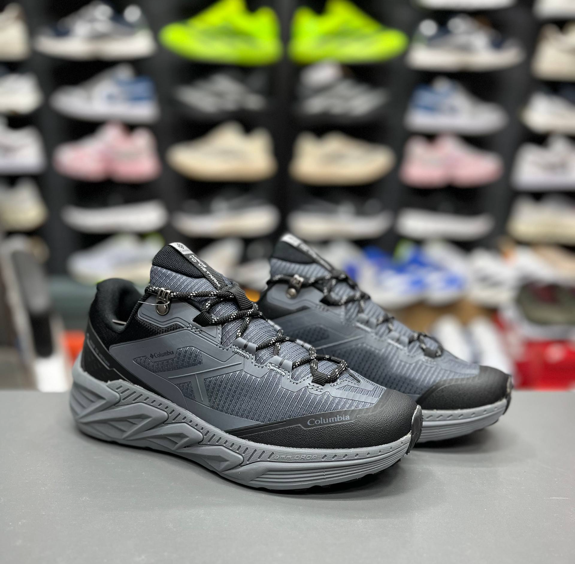 خرید کتونی وارداتی کلمبیا Colombia kailas mountain wander _2 GTX low waterproof Trekkingکتونی زمستانی گورتکس ضدآب زیره ویبرام سایز40الی ۴۵ ساخت ویتنام وارداتی فروش تکی و عمده ضمانت کیفیت کالا