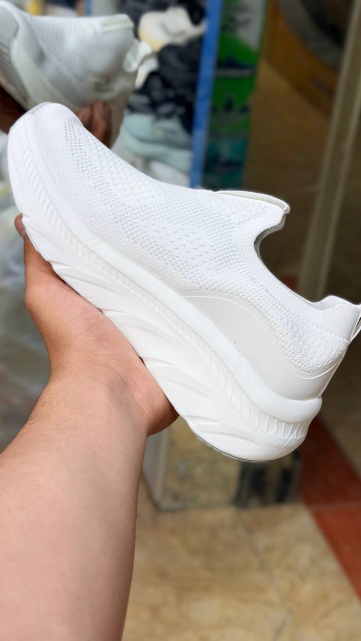کتونی وارداتی اسکیچرز بدون بند مموری فوم سبک و طبی و راحت مستر کوالیتیSkechers Slip _Ins Ultra Go Sole Memory Foamساخت ویتنام وارداتی سایز۳۷_۳۸_۳۹_۴۰فروش تکی و عمده ضمانت و کیفیت کالا
