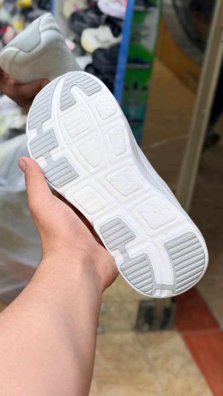 کتونی وارداتی اسکیچرز بدون بند مموری فوم سبک و طبی و راحت مستر کوالیتیSkechers Slip _Ins Ultra Go Sole Memory Foamساخت ویتنام وارداتی سایز۳۷_۳۸_۳۹_۴۰فروش تکی و عمده ضمانت و کیفیت کالا