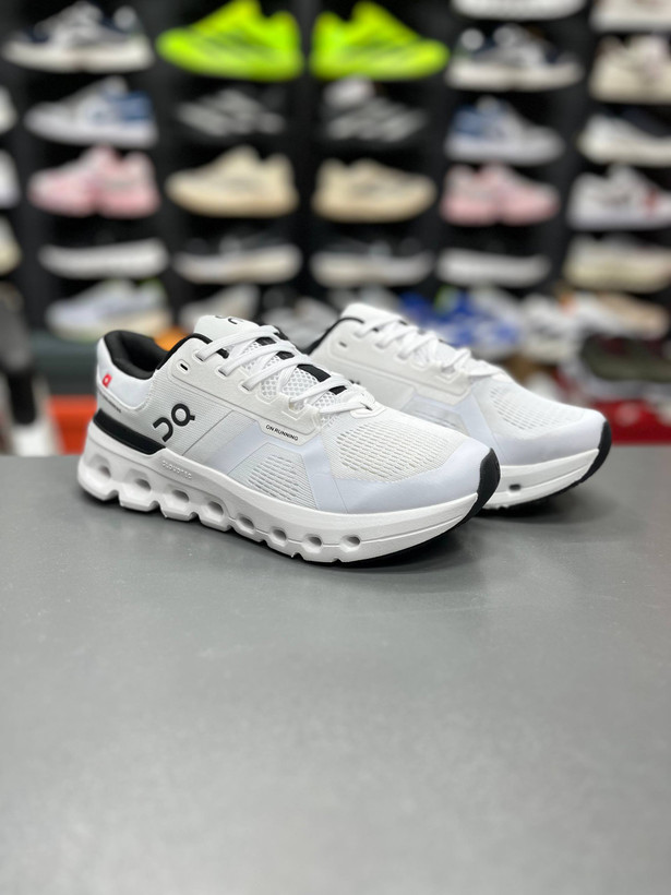 کتونی وارداتی آن رانینگ کیوسی کلودرانر۲ مسترکوالیتیOn Running Cloudrunnerساخت ویتنام وارداتی سایز ۳۷ الی 45 ست جذاب زنانه و مردانه ضمانت کیفیت کالا فروش تکی و عمده
