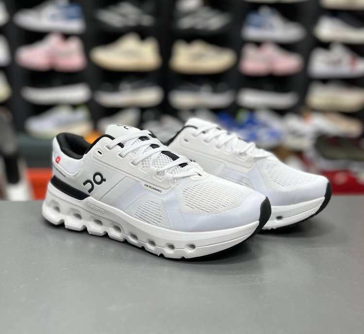 کتونی وارداتی آن رانینگ کیوسی کلودرانر۲ مسترکوالیتیOn Running Cloudrunnerساخت ویتنام وارداتی سایز ۳۷ الی 45 ست جذاب زنانه و مردانه ضمانت کیفیت کالا فروش تکی و عمده