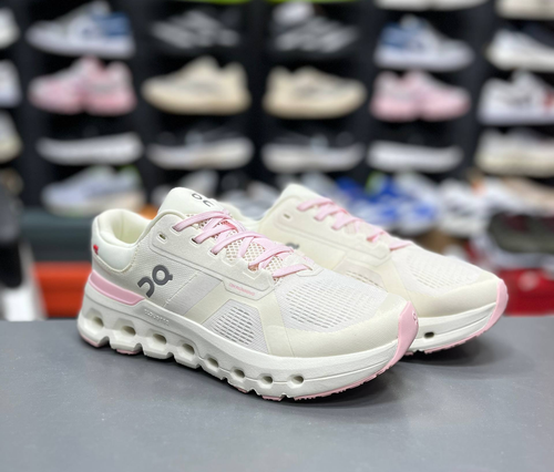 کتونی وارداتی آن رانینگ کیوسی کلودرانر۲ مسترکوالیتیOn Running Cloudrunnerساخت ویتنام وارداتی سایز ۳۷ الی 45 ست جذاب زنانه و مردانه ضمانت کیفیت کالا فروش تکی و عمده