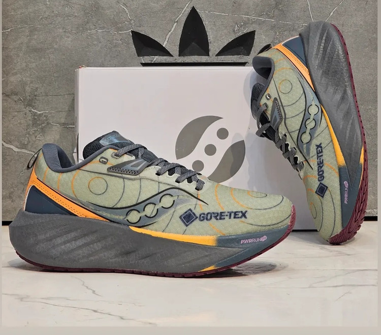 کتونی وارداتی ساکونی تریمپ۲۲مسترکوالیتیSaucony Triumph 22ساخت ویتنام وارداتی کتونی پیاده رویی ست زنانه و مردانه سایز ۳۶الی ۴۵ضمانت کیفیت کالافروش تکی و عمده