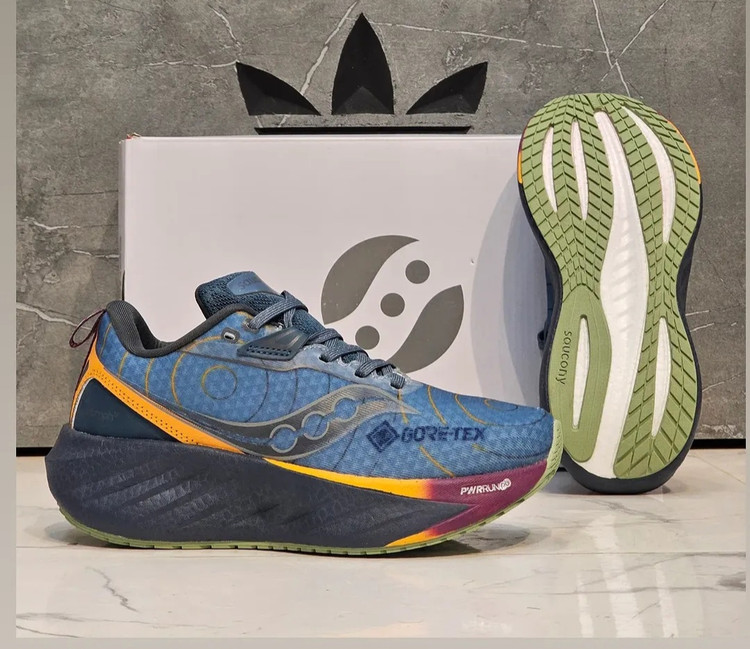 کتونی وارداتی ساکونی تریمپ۲۲مسترکوالیتیSaucony Triumph 22ساخت ویتنام وارداتی کتونی پیاده رویی ست زنانه و مردانه سایز ۳۶الی ۴۵ضمانت کیفیت کالافروش تکی و عمده