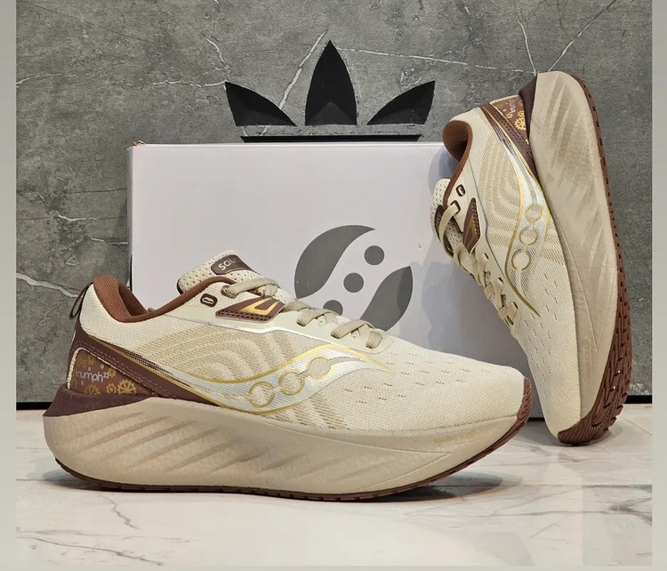 کتونی وارداتی ساکونی تریمپ۲۲مسترکوالیتیSaucony Triumph 22ساخت ویتنام وارداتی کتونی پیاده رویی ست زنانه و مردانه سایز ۳۶الی ۴۵ضمانت کیفیت کالافروش تکی و عمده