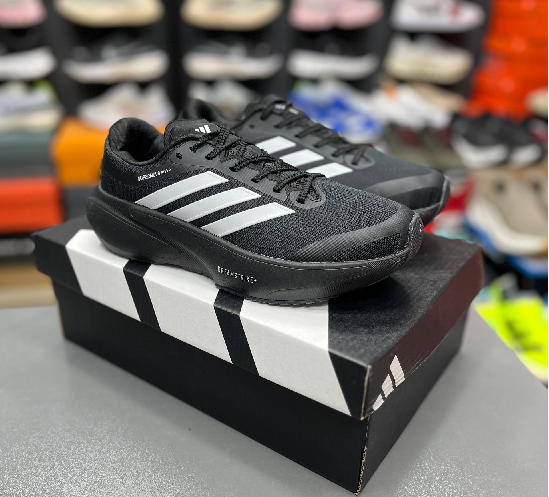 کتونی وارداتی آدیداس سوپرنوا رایز ۳ مسترکوالیتی Adidas Supernova Rise 3ساخت ویتنام وارداتی سایز ۴۰ الی ۴۵فروش تکی و عمده ضمانت اصالت کالا