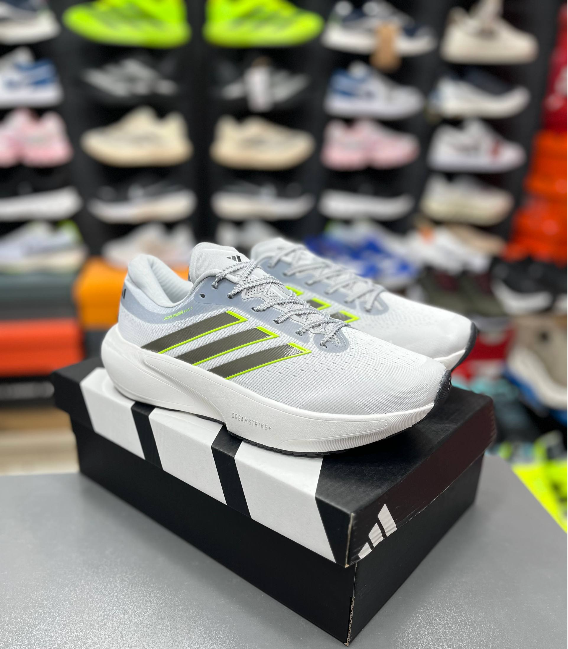 کتونی وارداتی آدیداس سوپرنوا رایز ۳ مسترکوالیتی Adidas Supernova Rise 3ساخت ویتنام وارداتی سایز ۴۰ الی ۴۵فروش تکی و عمده ضمانت اصالت کالا