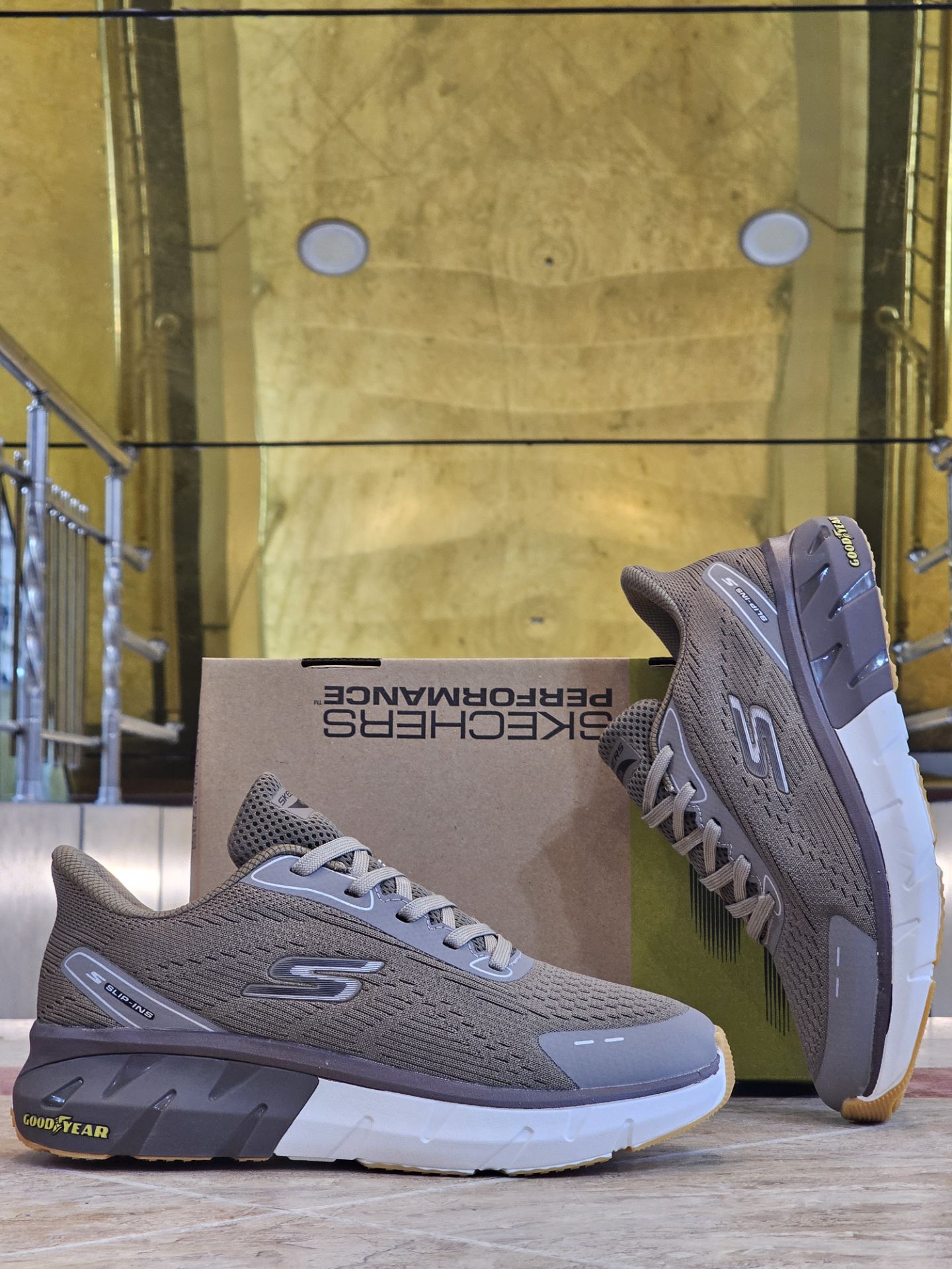 کتونی وارداتی اسکیچرز آرچ فیت اسلیپ اینز با زیره گودیر مسترکوالیتیSkechers Archfit Slip-insساخت ویتنام وارداتی سایز۴۰ الی ۴۵ مخصوص پیاده رویی و روزمره فروش تکی و عمده ضمانت کیفیت کالا