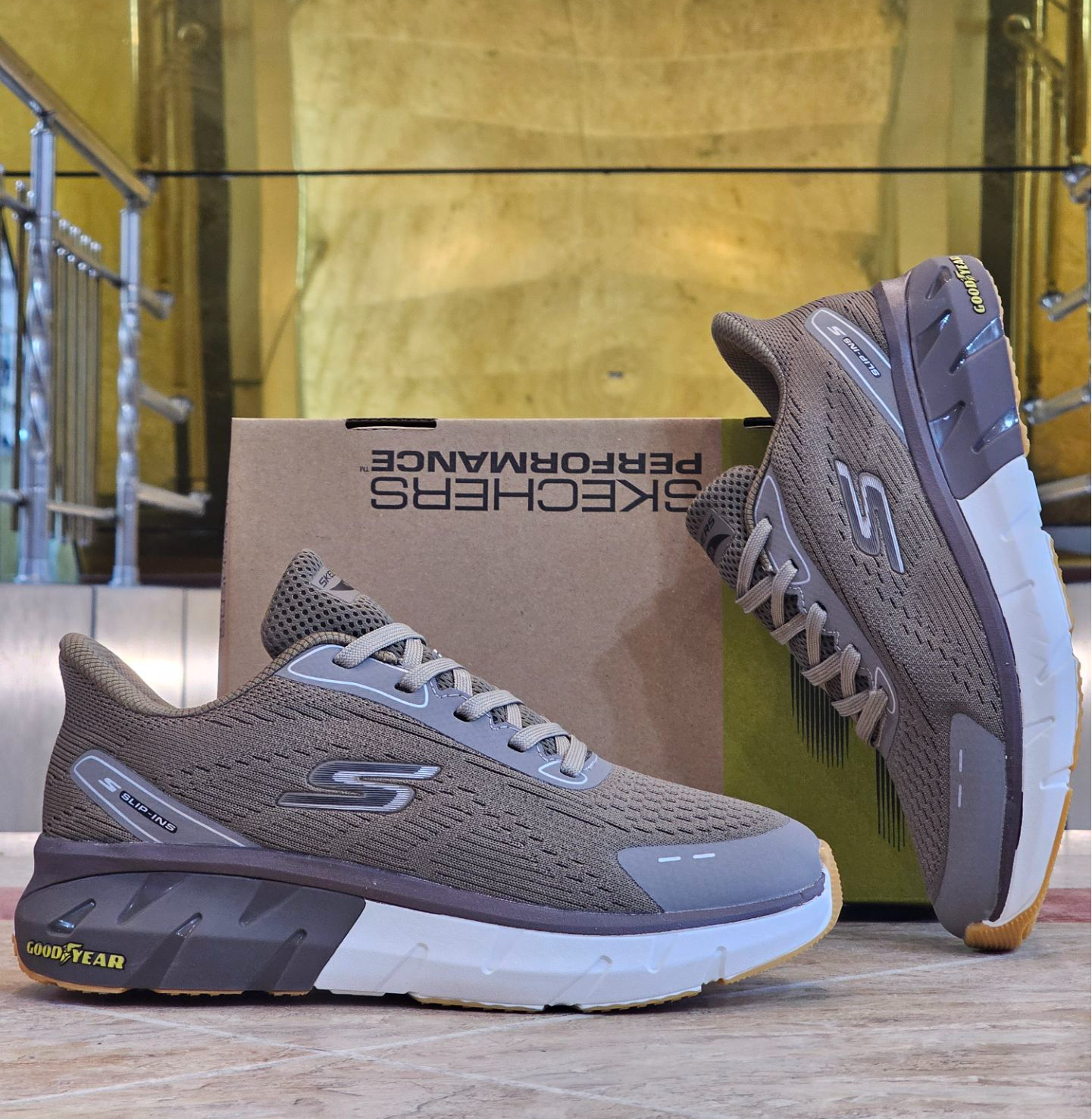 کتونی وارداتی اسکیچرز آرچ فیت اسلیپ اینز با زیره گودیر مسترکوالیتیSkechers Archfit Slip-insساخت ویتنام وارداتی سایز۴۰ الی ۴۵ مخصوص پیاده رویی و روزمره فروش تکی و عمده ضمانت کیفیت کالا