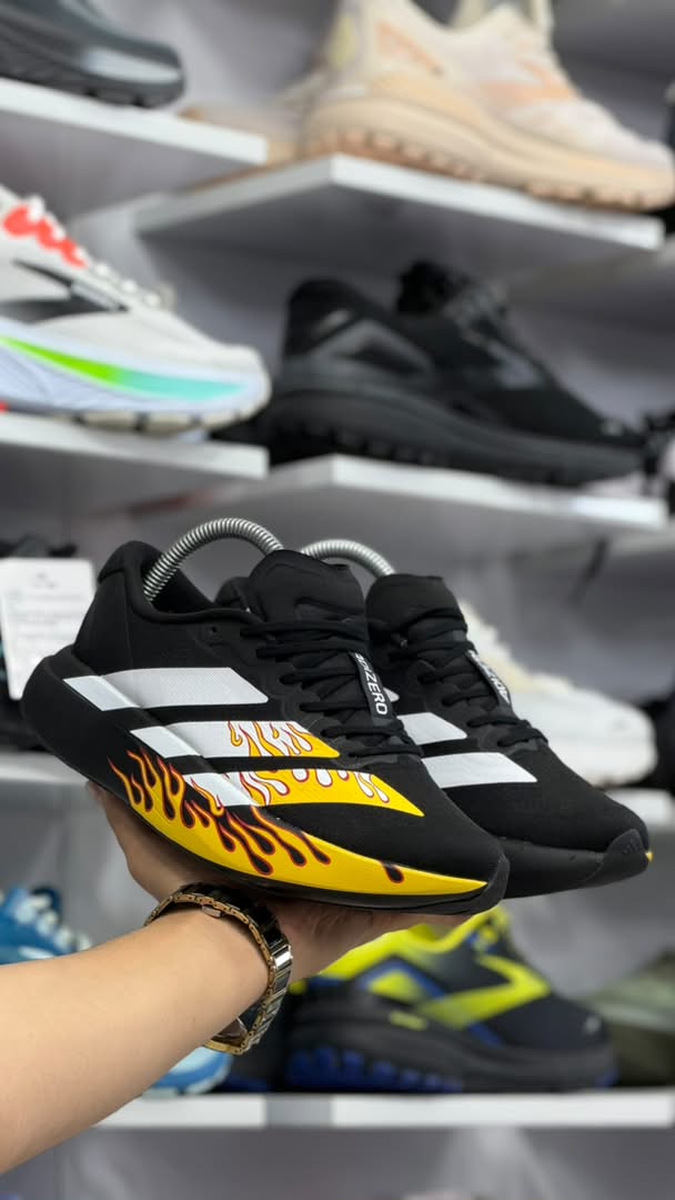 کتونی وارداتی آدیداس ادیزیرو مسترکوالیتی Adidas Adizero EVOSLساخت ویتنام سایز۴۰ الی ۴۵ضمانت کیفیت کالا فروش تکی و عمده