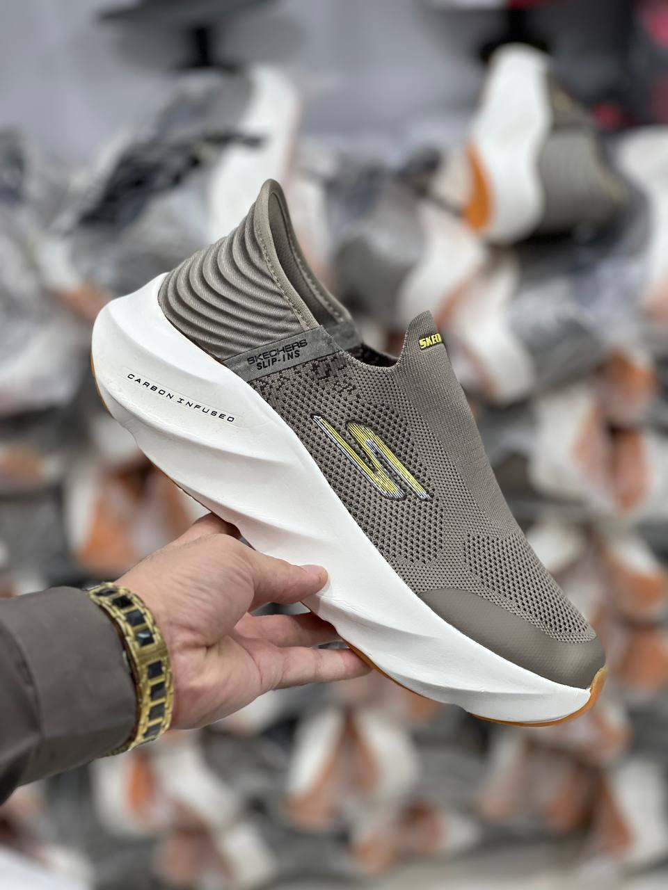 کتونی وارداتی اسکیچرز اسلیپ اینز زیر کربن دار مسترکوالیتی Skechers Hyper Burst ساخت ویتنام وارداتی سایز ۴۰ الی ۴۵ اسکیچرز طبی و سبک پیاده رویی و روزمره بدون بند فروش تکی و عمده ضمانت اصالت کالا