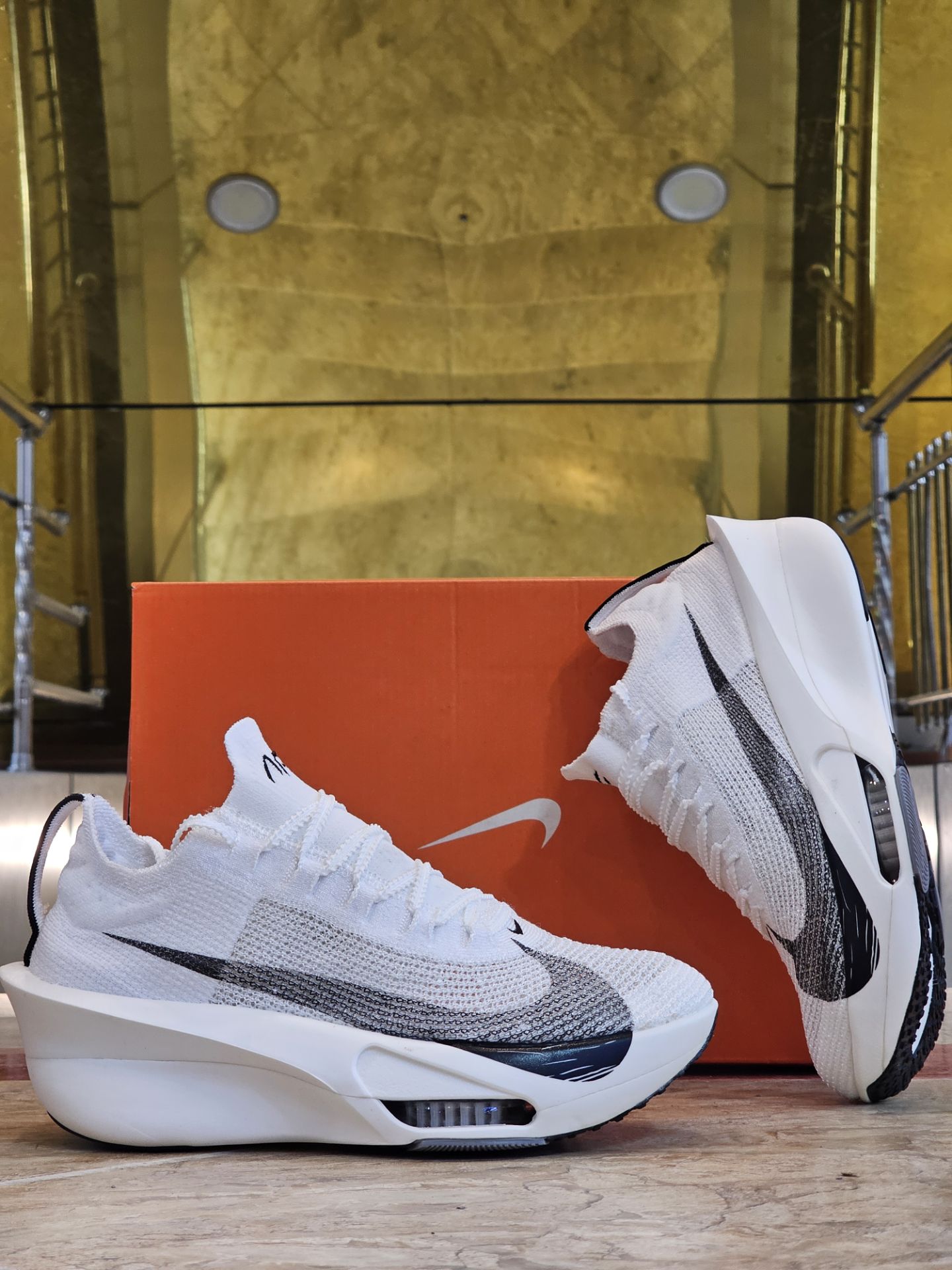 کتونی نایک ایرزوم آلفا فلای۳مستر کوالیتیNike air zoom alphafly ۳ساخت ویتنام وارداتی سایز ۴۰ الی ۴۵ کفش رانینگ و دویدن در مسافت های طولانی فروش تکی و عمده ضمانت کیفیت کالا