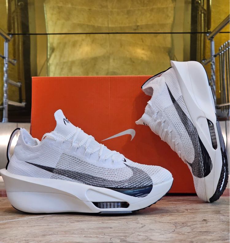 کتونی نایک ایرزوم آلفا فلای۳مستر کوالیتیNike air zoom alphafly ۳ساخت ویتنام وارداتی سایز ۴۰ الی ۴۵ کفش رانینگ و دویدن در مسافت های طولانی فروش تکی و عمده ضمانت کیفیت کالا