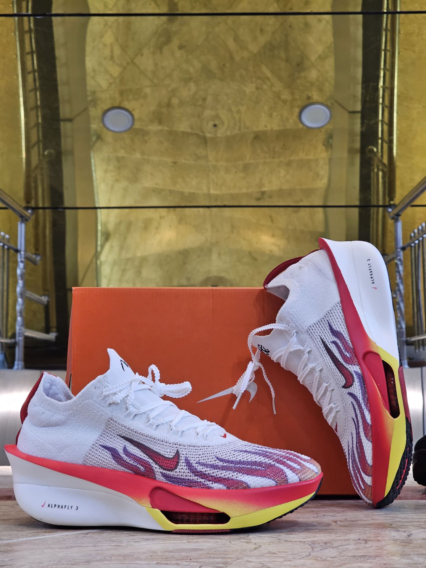 کتونی نایک ایرزوم آلفا فلای۳مستر کوالیتیNike air zoom alphafly ۳ساخت ویتنام وارداتی سایز ۴۰ الی ۴۵ کفش رانینگ و دویدن در مسافت های طولانی فروش تکی و عمده ضمانت کیفیت کالا