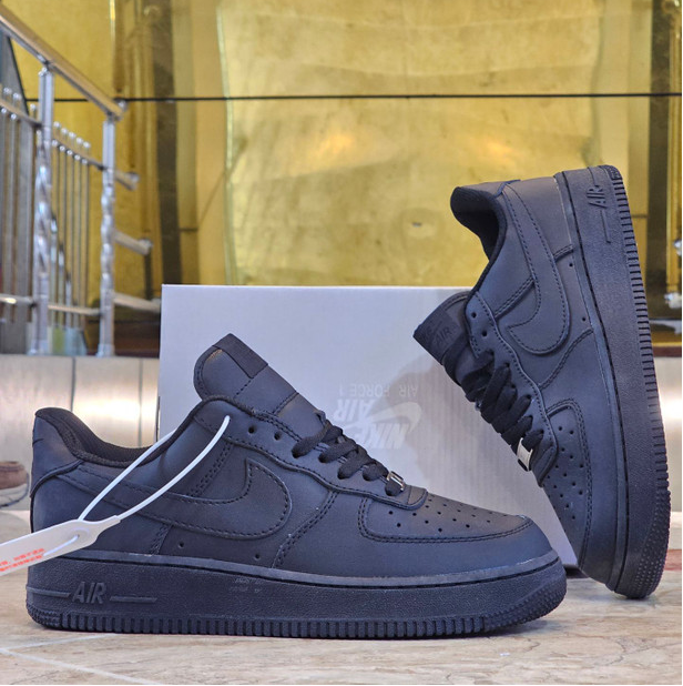 کتونی وارداتی نایک ایرفورس کلاسیک مسترکوالیتیNike Air forceساخت ویتنام وارداتی رویه چرم ست زنانه و مردانه سایز ۳۶ الی ۴۵ فروش تکی و عمده ضمانت کیفیت کالا